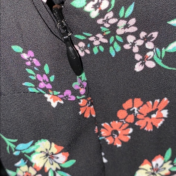 SOLD Gap floral dress - Picture 4 of 5